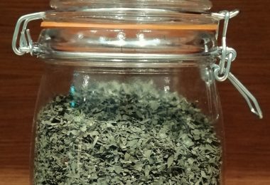 how to store dried parsley