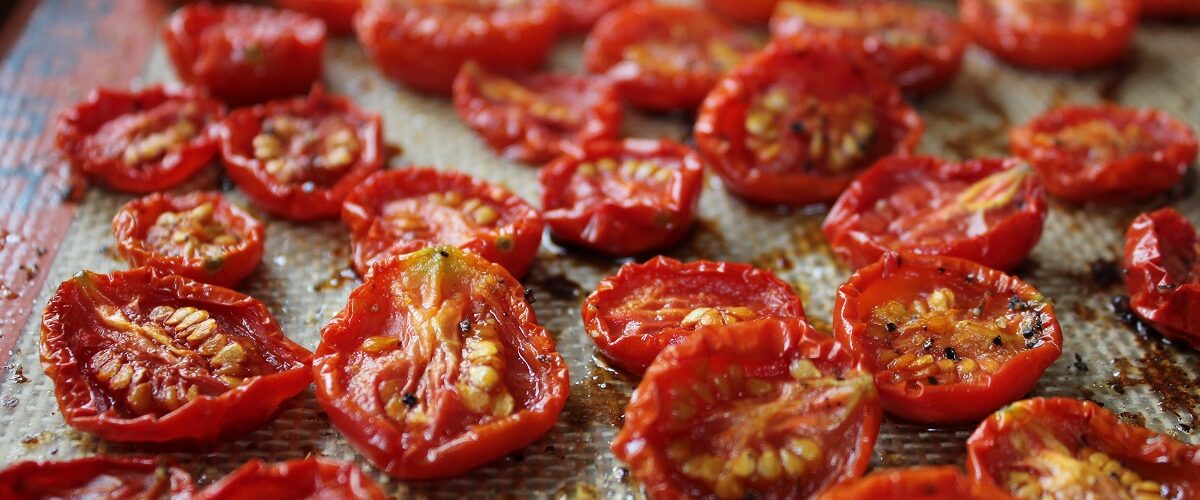 drying tomatoes in the oven